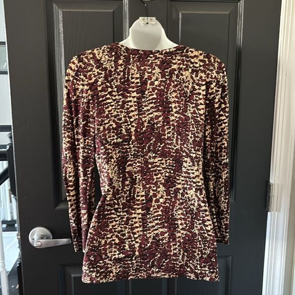 Ann Taylor Petites V-neck Long Sleeve Print Top, SP - Picture 5 of 7